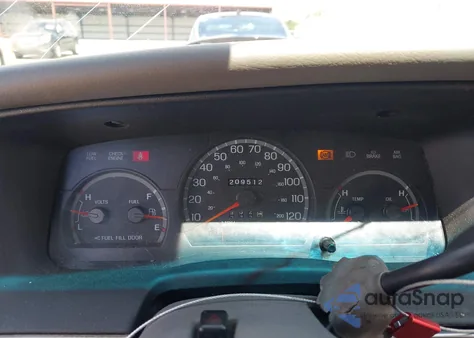 1998 Ford Crown Victoria Lx из США, поврежденный, VIN 2FAFP74WXWX185123